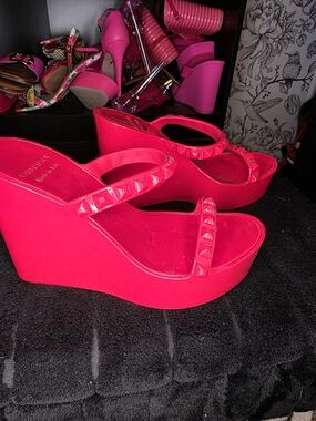 Red Carmen Sol Wedges